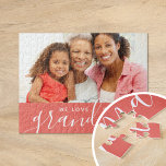 We houden van je Grandma Custom Photo Gift | Koraa Legpuzzel<br><div class="desc">Aangepaste afgedrukte puzzels die zijn aangepast aan uw foto en tekst. Voeg een speciale foto toe met je moeder of grootmoeder voor Moederdag. De tekst luidt "Wij houden van u oma" of past deze aan met uw eigen bericht. Gebruik de ontwerphulpmiddelen om meer foto's toe te voegen, de achtergrondkleur te...</div>