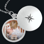 We houden van je mama Gepersonaliseerde foto Locket Ketting<br><div class="desc">Ideaal voor mama,  pas deze plek aan met de foto van haar kinderen en een speciale boodschap. Deze winkelwagentje is speciaal gepersonaliseerd,  een prachtig cadeau en keepasje.</div>