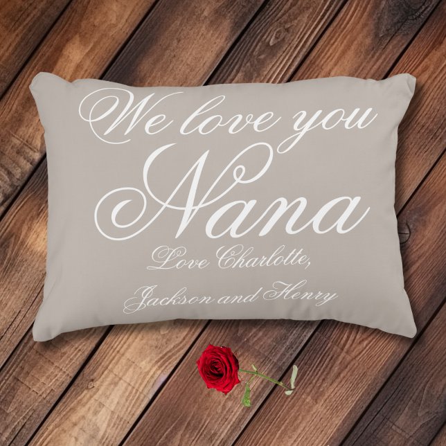 We houden van je NANA Lumbar Sierkussen Gepersonal Accent Kussen ("We love you NANA" Lumbar Throw Pillow Personalized.)