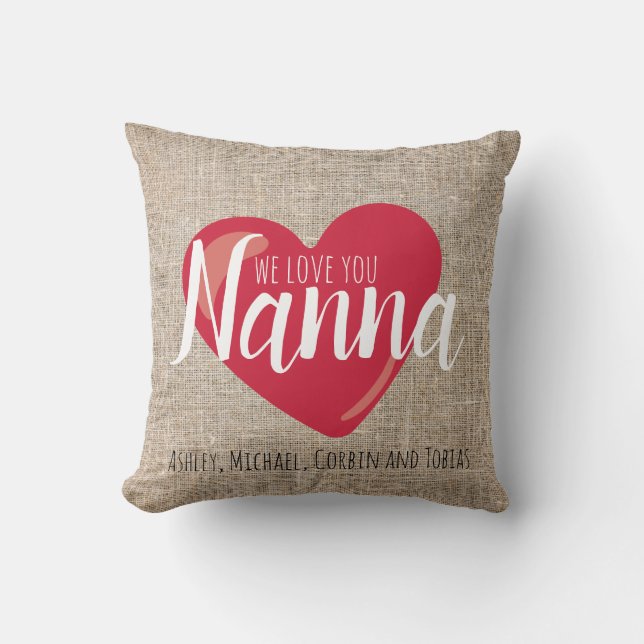 We houden van je Nanna Faux Burlap Red Heart Kussen (Voorkant)