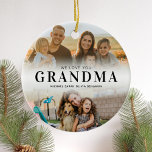 We houden van je Oma gepersonaliseerde 2 foto Keramisch Ornament<br><div class="desc">Zeg dat we van je houden tegen oma dit vakantieseizoen met een gepersonaliseerd kerstcadeau ornament met 2 van je favoriete foto's en kleinkinderen kinder namen. Alle tekst in dit ontwerp is bewerkbaar,  zodat u uw eigen bericht of tekst kunt toevoegen. Verkrijgbaar in verschillende kleuren,  stijlen en producten.</div>
