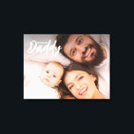 We houden van je papa Custom Photo First vaderdag Canvas Afdruk<br><div class="desc">Maak een glimlach op zijn gezicht wanneer hij deze canvasafdruk ziet. Viel de geweldige vader dat hij op zijn eerste vaderdag staat met deze speciale aanpasbare wandafdruk. Met de woorden "We houden van je papa" in een modern typografische stijl, een serif en een handschrift. Hij zal dit cadeau koesteren en...</div>