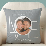 We houden van je vader Aangepaste Vaderdag Foto Kussen<br><div class="desc">Deze We houden van je vader Foto Pillow is versierd met het woord LOVE in wit op een stijlvolle grijze achtergrond. Gemakkelijk aanpasbaar met uw foto en naam. Perfect als een speciaal Vaderdag cadeau.</div>