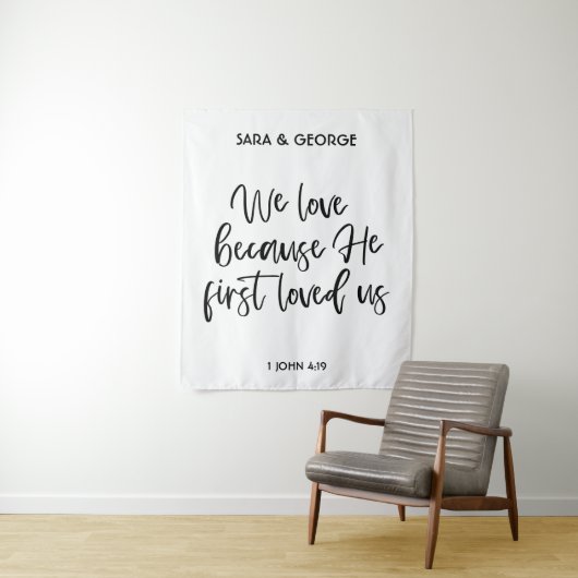 We houden van omdat Hij ons eerst heeft liefgehad  Wandkleed (In situ)