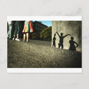 We juichen, we dansen, we doen gek briefkaart