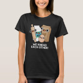 We Kneed elkaar Grappig Bakken Pun Donker BG T-shirt (Voorkant)