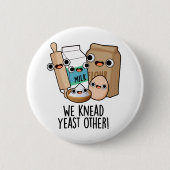 We kneed gist andere grappige bakpuns ronde button 5,7 cm (Voorkant)