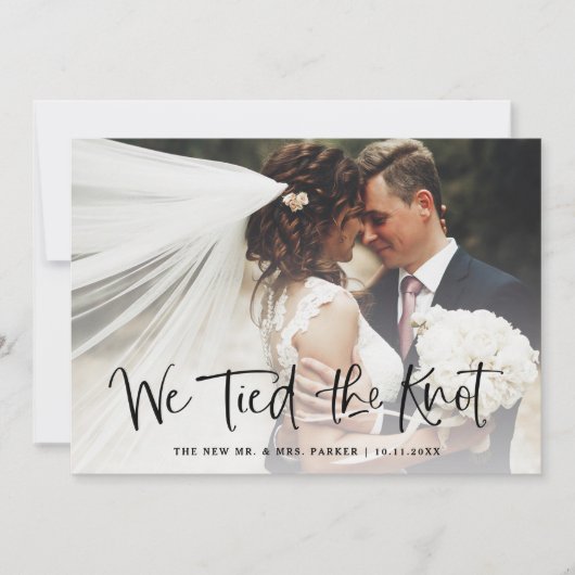 We Knoopte de Kous | Casual Script Photo Elopement Aankondiging (Voorkant)