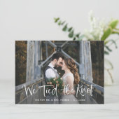 We Knoopte de Kous | Rustieke Script Foto Elopemen Aankondiging (Staand voorkant)