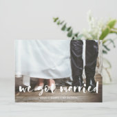 We kregen een modern script fotokaart bij onze bru aankondiging (Staand voorkant)