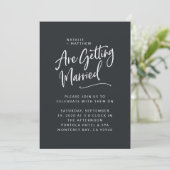 We krijgen een huwelijksscripttrouwuitnodiging save the date (Staand voorkant)