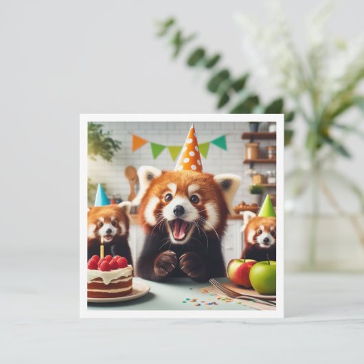 We kunnen beer-ly het geloven! Rode panda verjaard Kaart (Staand voorkant)