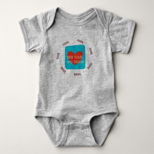 We kunnen dit doen: liefde! Heartfelt Feelings Romper (Voorkant)