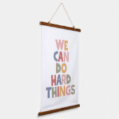 We kunnen harde dingen doen hangend wandkleed (Gebogen)