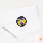 We kunnen het doen om de rivier op te stijgen ronde sticker (Envelop)