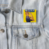 We kunnen het! Rosie de Riveter Red Polka Dots Vierkante Button 5,1 Cm (In situ)