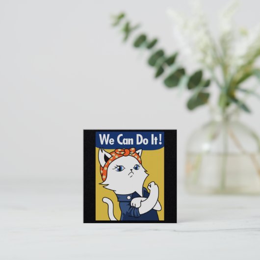 We kunnen het! White Cat Rosie de Riveter Square B Vierkante Visitekaartje (Staand voorkant)