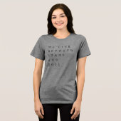 'We leven tussen sterren en aarde' Minimalistisch Tri-Blend Shirt (Voorkant volledig)