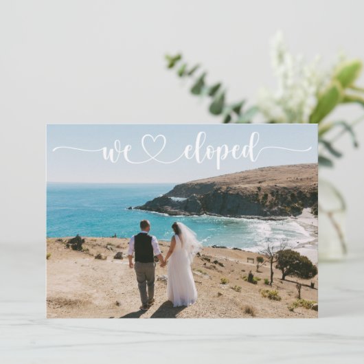 We liepen op het strand, foto getrouwd bruiloft aankondiging (Staand voorkant)
