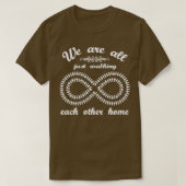 We lopen allemaal gewoon met elkaar mee naar huis t-shirt (Design voorkant)