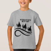 We lopen door geloof, niet door Christelijke kerst T-shirt (Voorkant)