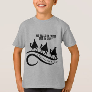 We lopen door geloof, niet door Christelijke kerst T-shirt