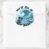 We lossen het op in post - Tsunami Ronde Sticker (Tas)