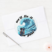 We lossen het op in post - Tsunami Ronde Sticker (Envelop)