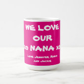 'We Love Our Nana' Custom Names Simple Bright Pink Koffiemok (Center)