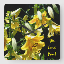 We Love You wandklokken Gele Lelie Bloemen
