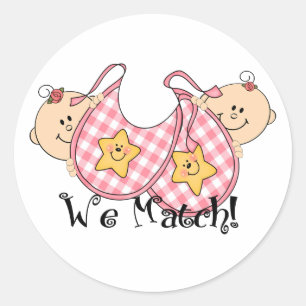 We Match Peeking Twins Met Bibs 2 Meisjes Ronde Sticker