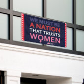 WE MOETEN EEN NATIE ZIJN DIE VROUWEN VERTROUWT - K SPANDOEK (Buitenkant Gebouw)