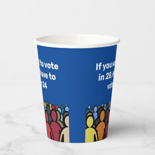 We moeten in 24 stemmen papieren bekers (Links)