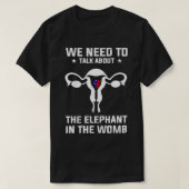 We moeten praten over de olifant in de baarmoeder  t-shirt (Design voorkant)