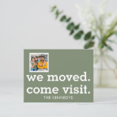 We Moved Come Visit Photo New Home Sage Green Aankondigingskaart (Staand voorkant)