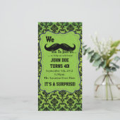 We Mustache je om mee te doen. (Staand voorkant)