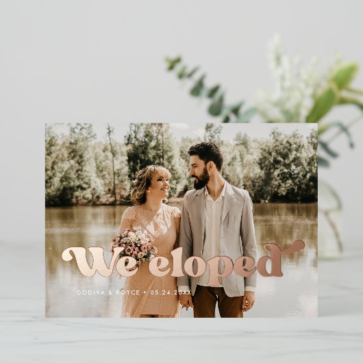 We ontwikkelden Retro trouwfoto's roos gouden foli Folie Uitnodiging (Staand Voorkant)