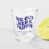 We Out Here Trippin Funny Trip Family Vacation Shot Glas (Voorkant)