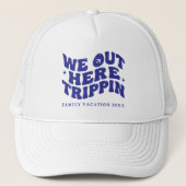 We Out Here Trippin Funny Trip Family Vacation Trucker Pet (Voorkant)
