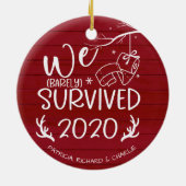 We overleven 2020 Cute Funny Covid KerstRed Keramisch Ornament (Achterkant)