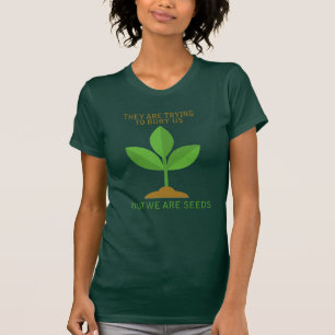 WE PROBEREN ONS TE BEGRAVEN, MAAR WE ZIJN ZADEN T-SHIRT