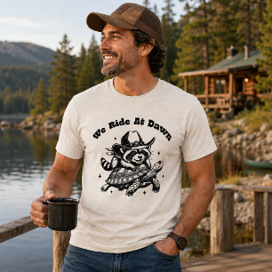 We Ride At Dawn Grappige Wasbeer Tri-Blend Shirt