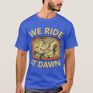 We Ride At Dawn Grasmaaier cadeau voor vader grapp T-shirt
