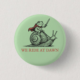 We rijden bij dageraad Kikker rijdt op slak Grappi Ronde Button 3,2 Cm