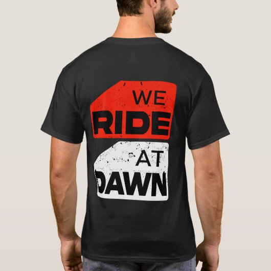 We rijden bij Dawn T-Shirt - Adventure Biker (Achterkant)