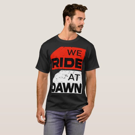 We rijden bij Dawn T-Shirt - Adventure Biker (Voorkant volledig)