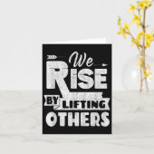 We Rise By Lifting Others Insrational &amp; Motiva Kaart (Gele Bloem)