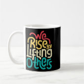 We Rise By Lifting Others - Motivational Insration Koffiemok (Links)