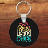 We Rise By Lifting Others - Motivational Insration Sleutelhanger (Voorkant)