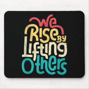 We Rise By Lifting Others - Motiverende Inspiratie Muismat